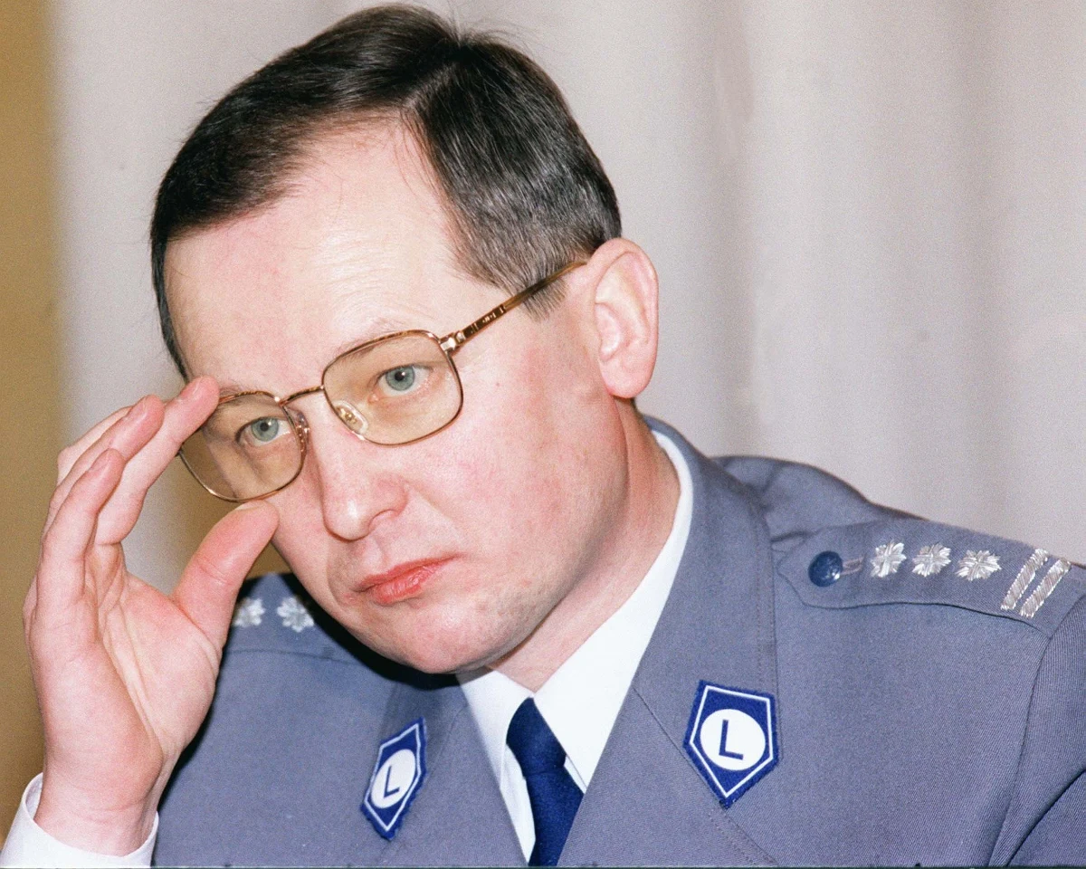 Łódzka prokuratura apelacyjna wystąpiła do Prokuratora Generalnego o przedłużenie o kolejne dwa miesiące śledztwa ws. zabójstwa byłego szefa policji generała Marka Papały. Prokuratorzy potrzebują czasu na przesłuchanie w Wielkiej Brytanii świadka, którego szukali od ponad dwóch lat. Zapowiadają, że akt oskarżenia w tej głośnej sprawie powinien trafić do warszawskiego sądu najpóźniej w połowie maja. 