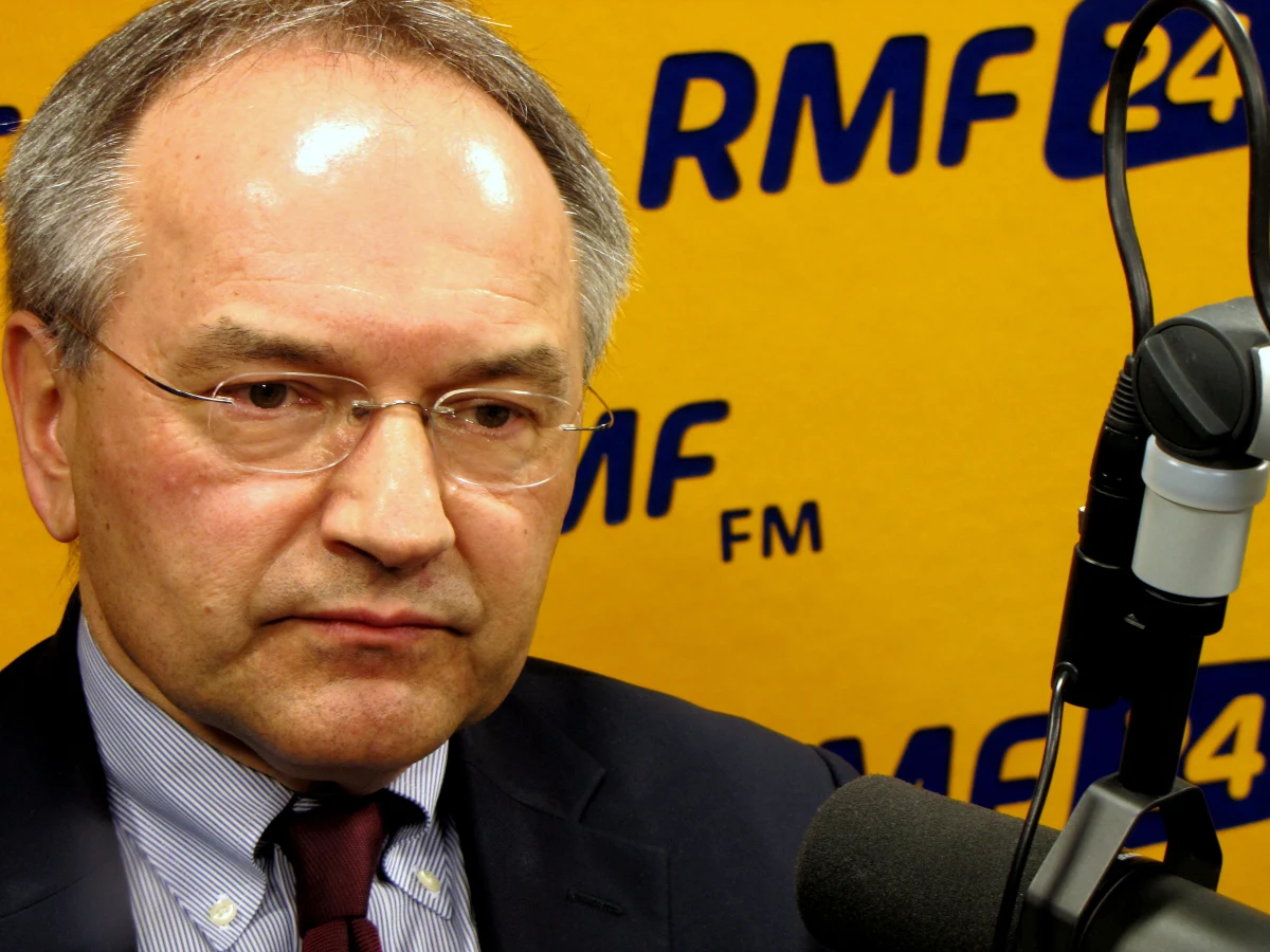 "Putina nie trzeba straszyć. Putinowi po prostu trzeba odpowiedzieć na to, co Rosja zrobiła" - mówi w Kontrwywiadzie RMF FM analityk i konsultant rządu Stanów Zjednoczonych Andrew Michta. "Zachód może wrócić do normalnych relacji z Rosją tylko wtedy, kiedy Rosjanie zaakceptują zasady bezpieczeństwa. Jeżeli tego nie zrobią, to odpowiedzią musi być odstraszanie, a jeśli pojawiłaby się agresja, to obrona" - dodaje Michta. 