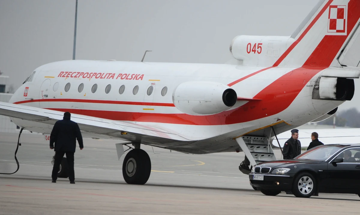 Z powodu "braku danych potwierdzających popełnienie przestępstwa" Wojskowa Prokuratura Okręgowa w Warszawie umorzyła śledztwo ws. lądowania rządowego Jaka-40 10 kwietnia 2010 roku w Smoleńsku, krótko przed katastrofą Tu-154.