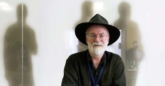 Nie żyje Terry Pratchett, brytyjski pisarz fantasy i science fiction, najbardziej znany jako autor cyklu "Świat Dysku". Miał 66 lat. Jak podaje Telewizja BBC, pisarz chorował na rzadką odmianę choroby Alzheimera. 