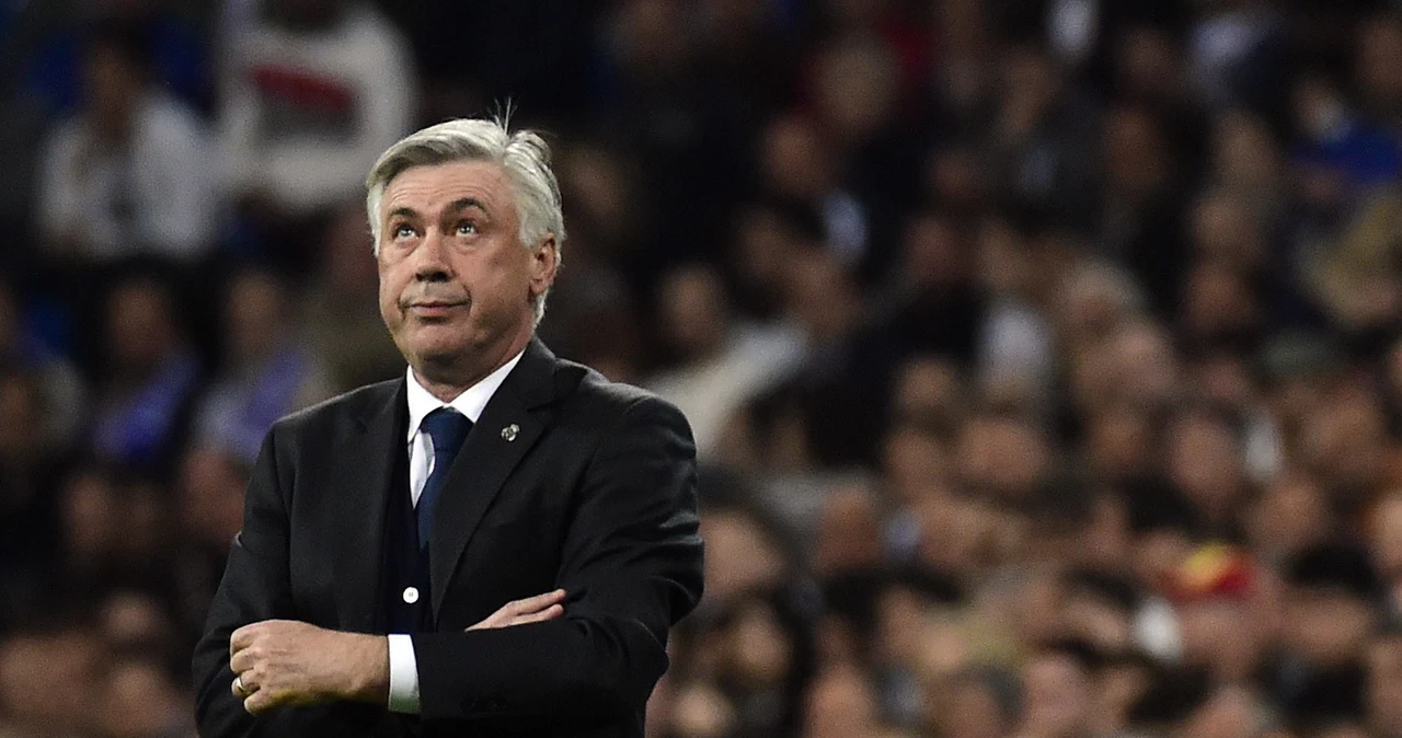 Carlo Ancelotti podczas meczu z Schalke