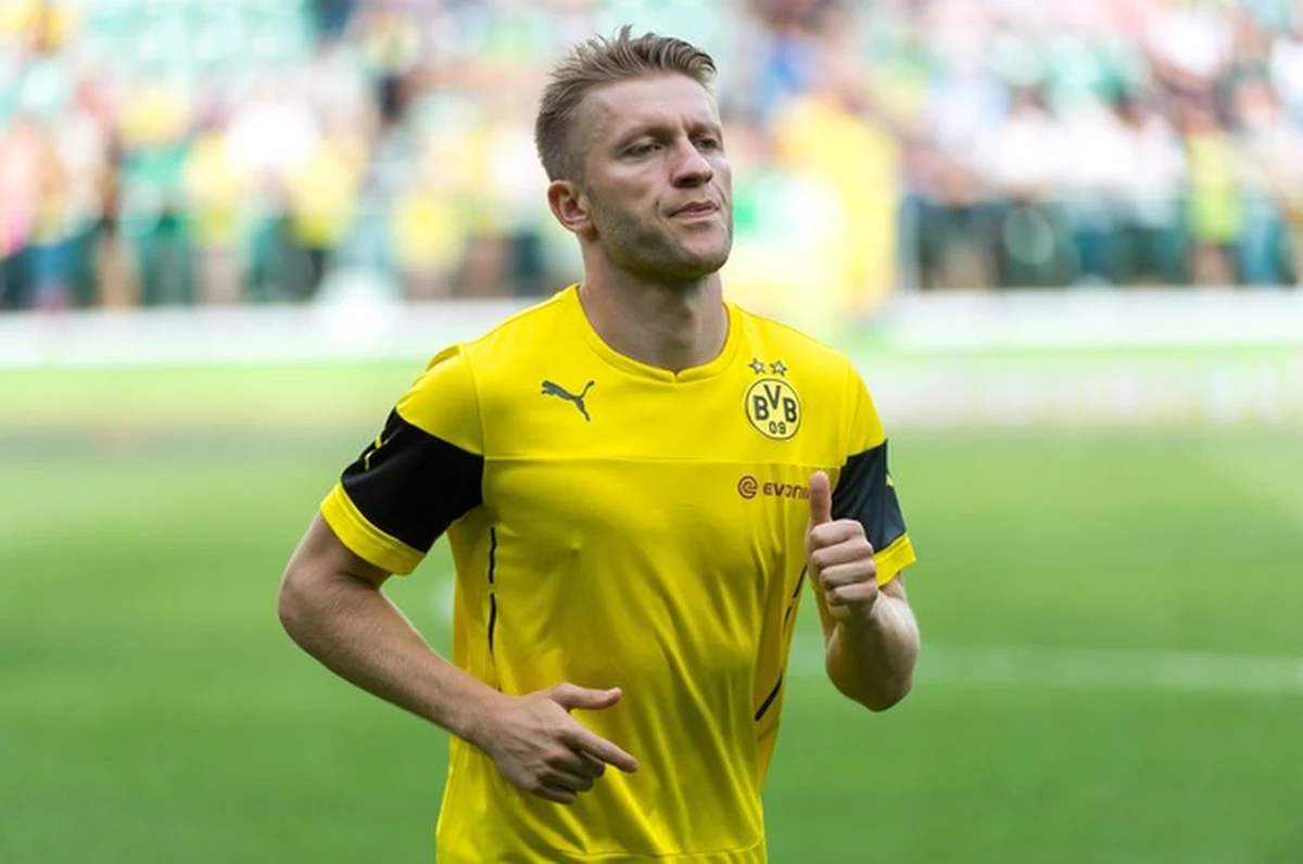 ​Bogusław Kaczmarek, były asystent Leo Beenhakkera przekonuje, że Kuba Błaszczykowski, który nie został powołany na eliminacyjny mecz piłkarskich mistrzostw Europy 2016 z Irlandią w Dublinie jeszcze przyda się reprezentacji. "To nadal jej ważne ogniwo" - ocenił gdański trener.