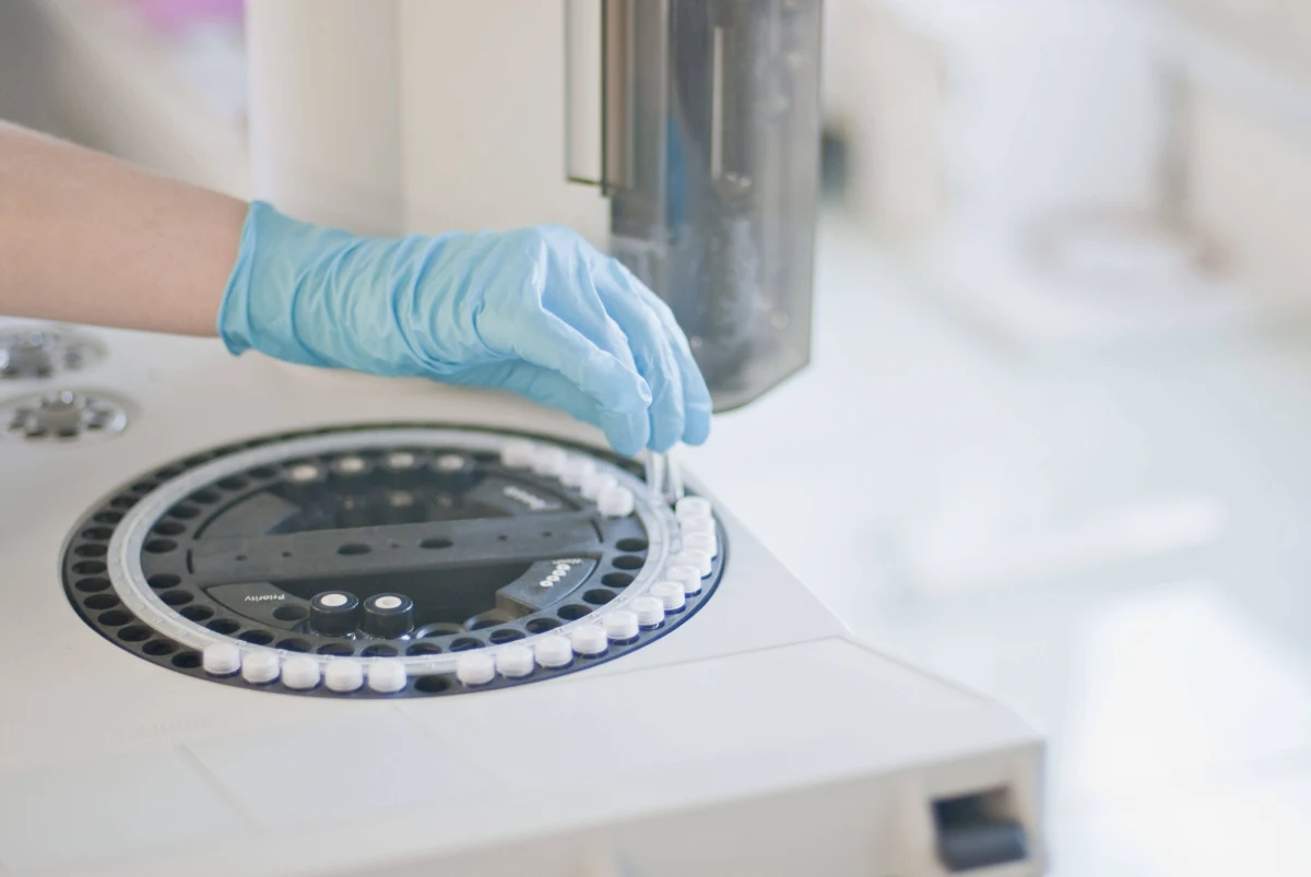 Prezydent podpisze dziś po godzinie 11 projekt ustawy o ulgach finansowych dla innowacyjnych firm i przekaże go do parlamentu. Znajdą się w nim ulgi podatkowe na badania i rozwój oraz całkowite zwolnienie z podatku CIT tych firm, które zajmują się wyłącznie innowacjami. Łatwiej ma być także do Polski ściągać zagranicznych naukowców.