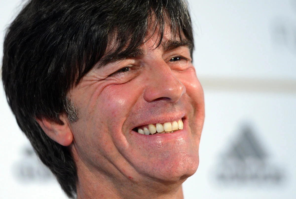 Joachim Loew poprowadzi reprezentację Niemiec co najmniej do mistrzostw świata w Rosji w 2018 roku. Selekcjoner przedłużył swój kontrakt z kadrą o 2 lata. Niemcy są grupowym rywalem Polski w eliminacjach do Euro 2016.