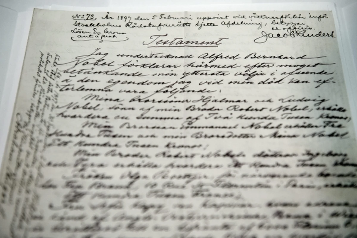 Testament Alfreda Nobla, w którym znalazł się zapis o ustanowieniu Nagrody Nobla, został po raz pierwszy udostępniony publiczności w Muzeum Noblowskim w Sztokholmie. Czterostronicowy dokument badacz sporządził własnoręcznie 27 listopada 1895 roku w Paryżu. 