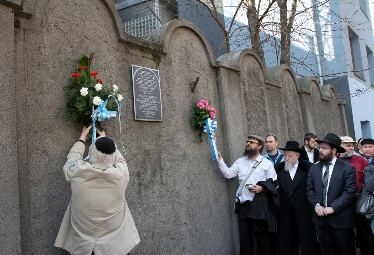 Marsz Pamięci z okazji 72. rocznicy likwidacji getta przejdzie w niedzielę ulicami Krakowa. Uczestnicy wyruszą z Placu Bohaterów Getta na teren byłego obozu KL Płaszów, gdzie odbędzie się krótka ekumeniczna ceremonia o charakterze religijnym.