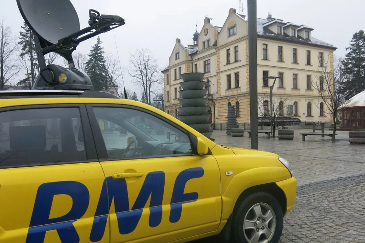 Ustroń to jedyna w Beskidzie Śląskim miejscowość uzdrowiskowa. Miasto położone jest w dolinie rzeki Wisły pomiędzy Czantorią Wielką i Równicą. Można tu przyjechać na narty, na spacer i po zdrowie. Ustroń kusi malowniczymi krajobrazami o każdej porze roku. 