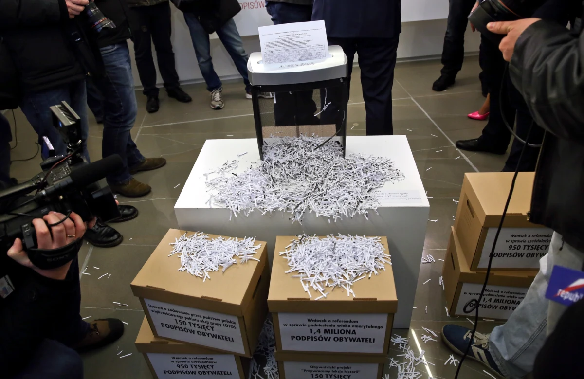 Kandydat PiS na prezydenta Andrzej Duda otworzył w Warszawie "muzeum" Bronisława Komorowskiego. Według Dudy ekspozycja, która przypomina m.in. o zgodzie prezydenta na podwyższenie wieku emerytalnego, daje rzeczywisty obraz jego działań. 