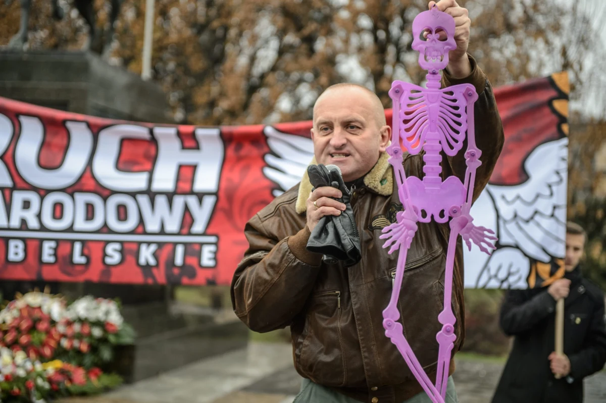 "Chcę realnej władzy, jak w Stanach Zjednoczonych" – mówił w Lublinie kandydat Ruchu Narodowego na prezydenta Polski, Marian Kowalski. Według niego, w Polsce powinien "obowiązywać prymat interesu narodowego". "Praca najpierw dla Polaków. Nie może być tak, że ktokolwiek przyjedzie z jakiegokolwiek kraju, natychmiast jest otaczany opieką socjalną, o jakiej Polakom się nie śniło. Ziemia i handel muszą pozostać w polskich rękach" – tłumaczył.  