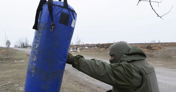 Obywatele Niemiec dołączyli się do separatystów walczących na Ukrainie. Większość z nich to Niemcy rosyjskiego pochodzenia. Wśród nich są byli żołnierze Bundeswehry – alarmuje niemiecki „Die Welt”. Szeregi prorosyjskich separatystów zasilają też Skandynawowie. Jednak według władz w Sztokholmie, większym zagrożeniem są ci jadący na wojnę, którą światu wypowiedzieli dżihadyści. 