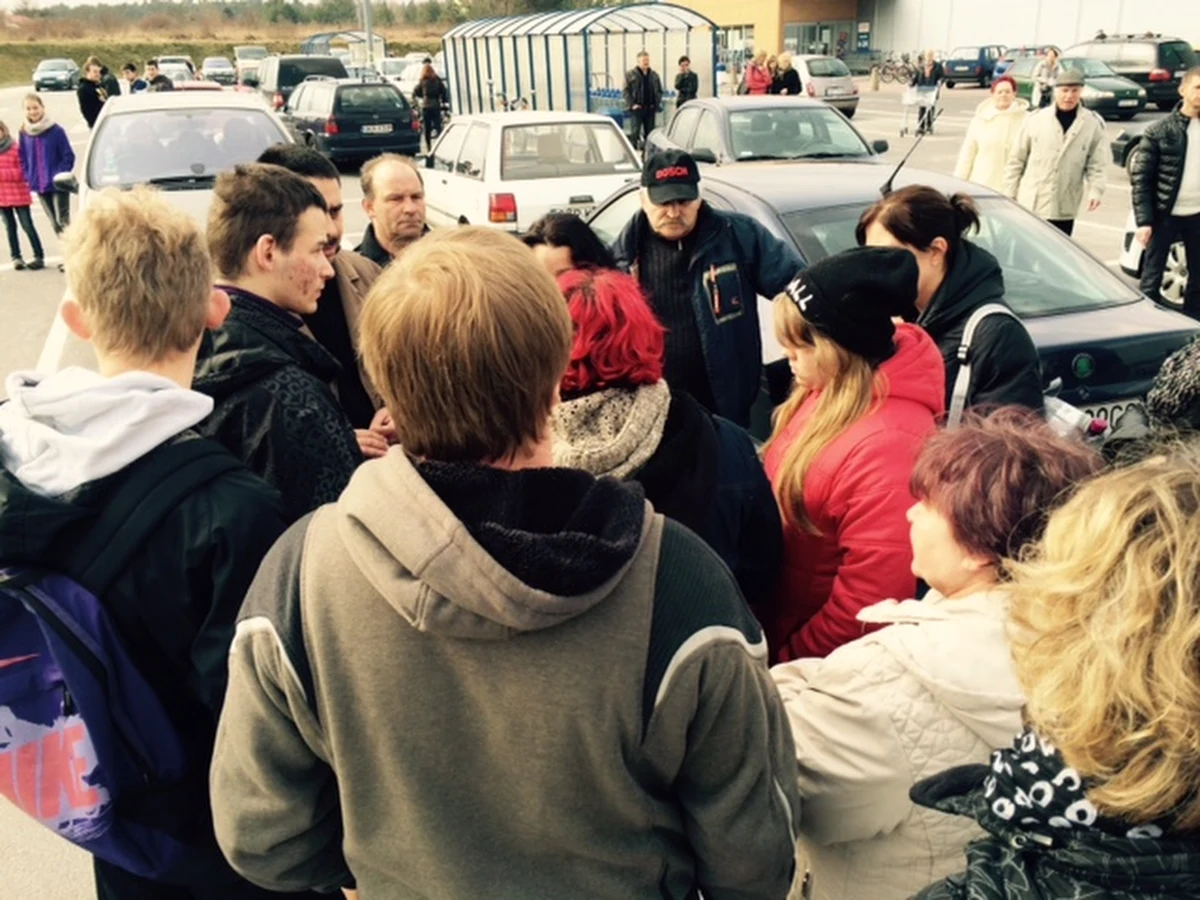 Rodzina, znajomi i mieszkańcy Krapkowic na Opolszczyźnie wznowią dziś poszukiwania 15-letniej Wiktorii. Dziewczyna zaginęła tydzień temu. Po raz ostatni widziano ją, gdy odprowadzała koleżanki po spotkaniu. 