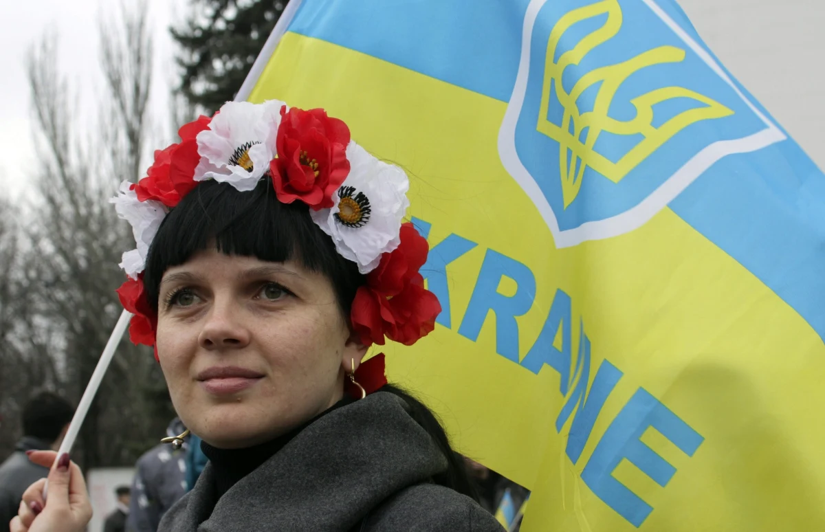 Władimir Putin oświadczył w filmie "Krym. Droga do ojczyzny", że choć opozycję na Ukrainie formalnie popierały przede wszystkim kraje europejskie, to "prawdziwymi animatorami przewrotu państwowego" w tym kraju w lutym 2014 roku były USA. „Pomagali w szkoleniu nacjonalistów, oddziałów bojowych” – stwierdził rosyjski przywódca. „Szkolenie odbywało się na zachodzie Ukrainy, w Polsce i częściowo na Litwie" – dodał. 