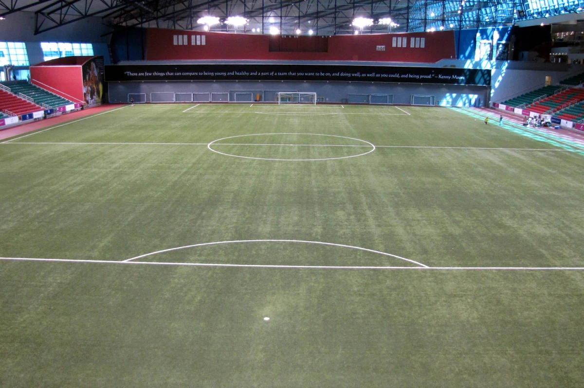 ​Kibic argentyńskiej drużyny piłkarskiej San Lorenzo zmarł po upadku z trybuny z wysokości 50 metrów. Do tragedii doszło po zwycięstwie jego drużyny w derbowym meczu ligowym nad Huracanem Buenos Aires 3:1. 