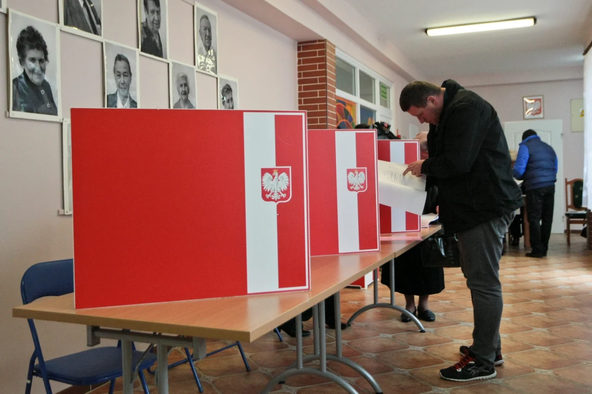 W połowie kwietnia mają rozpocząć się ogólnopolskie testy nowego systemu do obsługi wyborów, nad którym pracuje Krajowe Biuro Wyborcze – dowiedział się reporter RMF FM Paweł Balinowski. Biuro podjęło decyzję o opracowaniu własnego systemu po skandalu podczas ostatnich wyborów samorządowych, kiedy zawiódł program przygotowany przez firmę zewnętrzną.