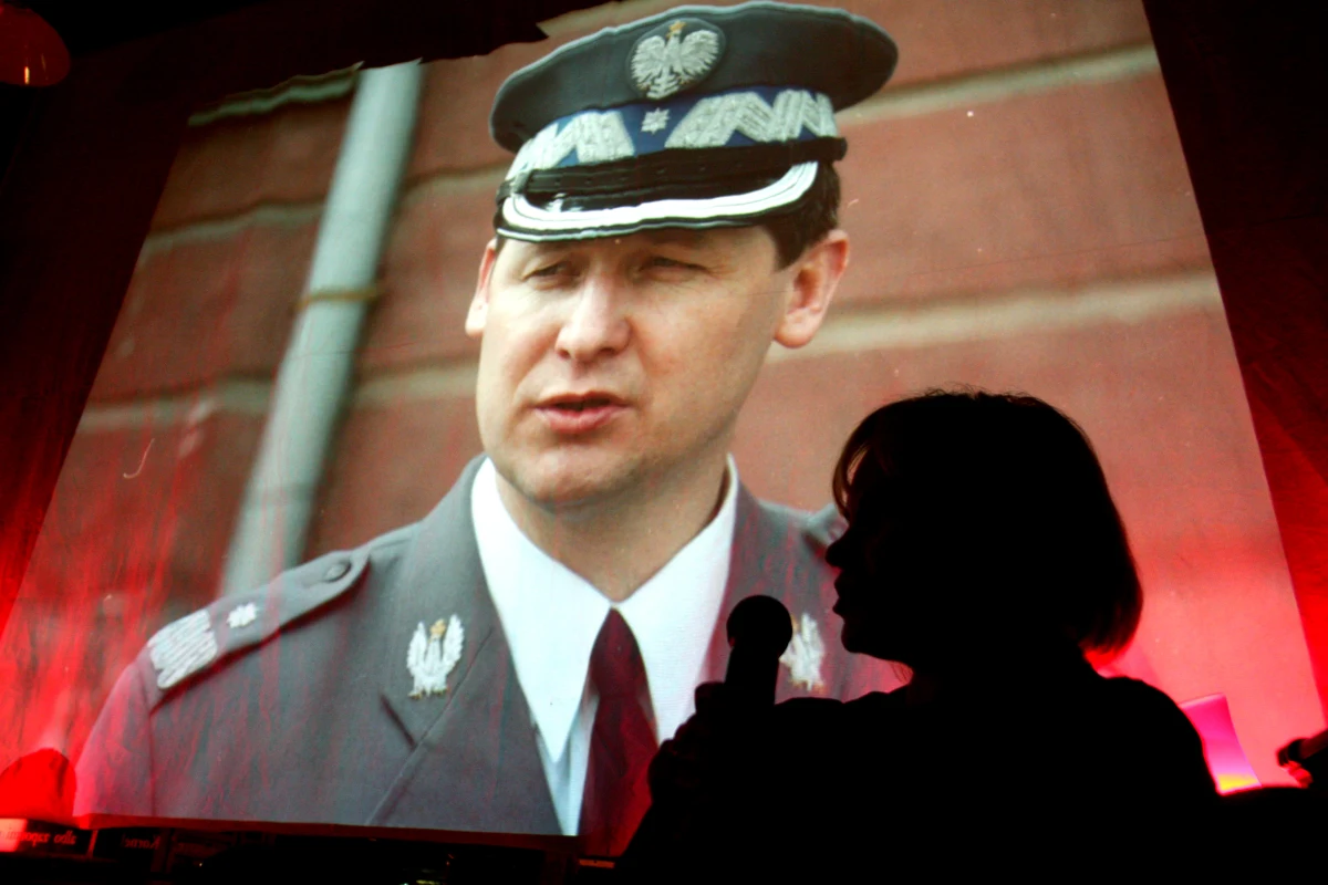 Śledztwo ws. zabójstwa byłego szefa policji – Marka Papały – zostało przedłużone o dwa miesiące - do końca maja. Prokuratorzy z Łodzi prosili o to, bo chcą przesłuchać w Wielkiej Brytanii świadka, którego szukali od ponad dwóch lat. 