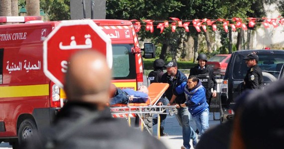 "Zamachu w Tunezji mogli dokonać młodzi tunezyjscy fanatycy, chcący zaistnieć na fali popularności Państwa Islamskiego w Libii, Iraku czy Syrii" - mówi w rozmowie z RMF FM profesor Rafał Ożarowski z Uniwersytetu Gdańskiego, specjalizujący się w stosunkach międzynarodowych. Jego zdaniem, terroryści byli słabo wyszkoleni i nie udało im się dokonać zamachu na parlament.