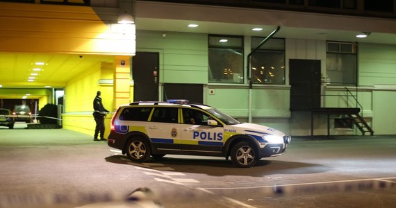Co najmniej dwie osoby zginęły, rannych jest od 10 do nawet 15 osób – to skutki strzelaniny w Goteborgu w Szwecji. Dwóch mężczyzn w maskach przedstawiających trupie czaszki weszło wieczorem do restauracji i zaczęło strzelać z broni automatycznej do ludzi. Celowali w głowę. 