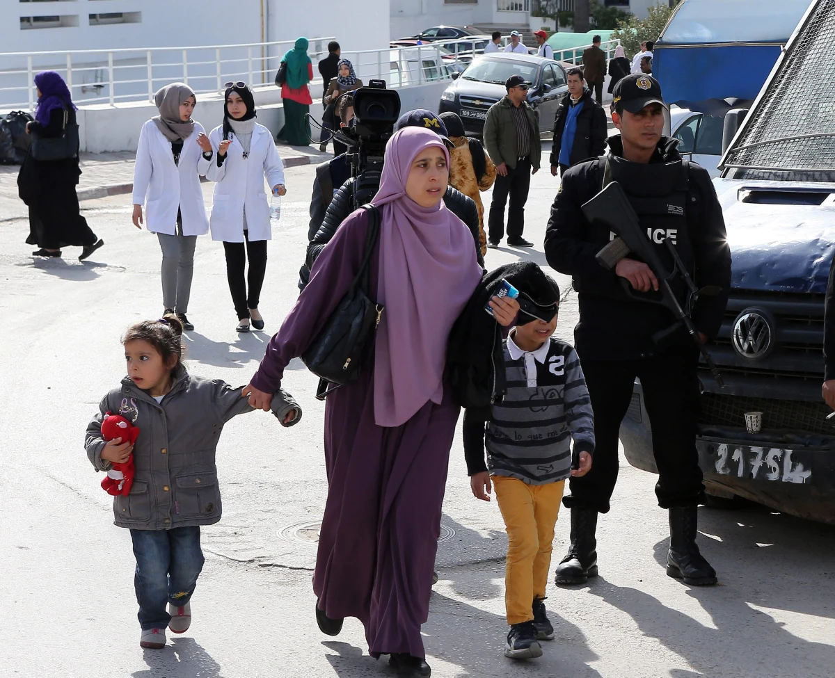 Dżihadyści z Państwa Islamskiego (IS) przyznali się do zamachu na Muzeum Bardo w Tunisie, w którym zginęły 23 osoby, w tym Polacy. Zapowiedzieli również kolejne ataki. "Niewierni, poczekajcie na radosną nowinę, która wam zaszkodzi, gdyż to, co widzieliście dzisiaj, jest pierwszą kroplą deszczu" - oświadczyli w nagraniu audio, umieszczonym w internecie. 