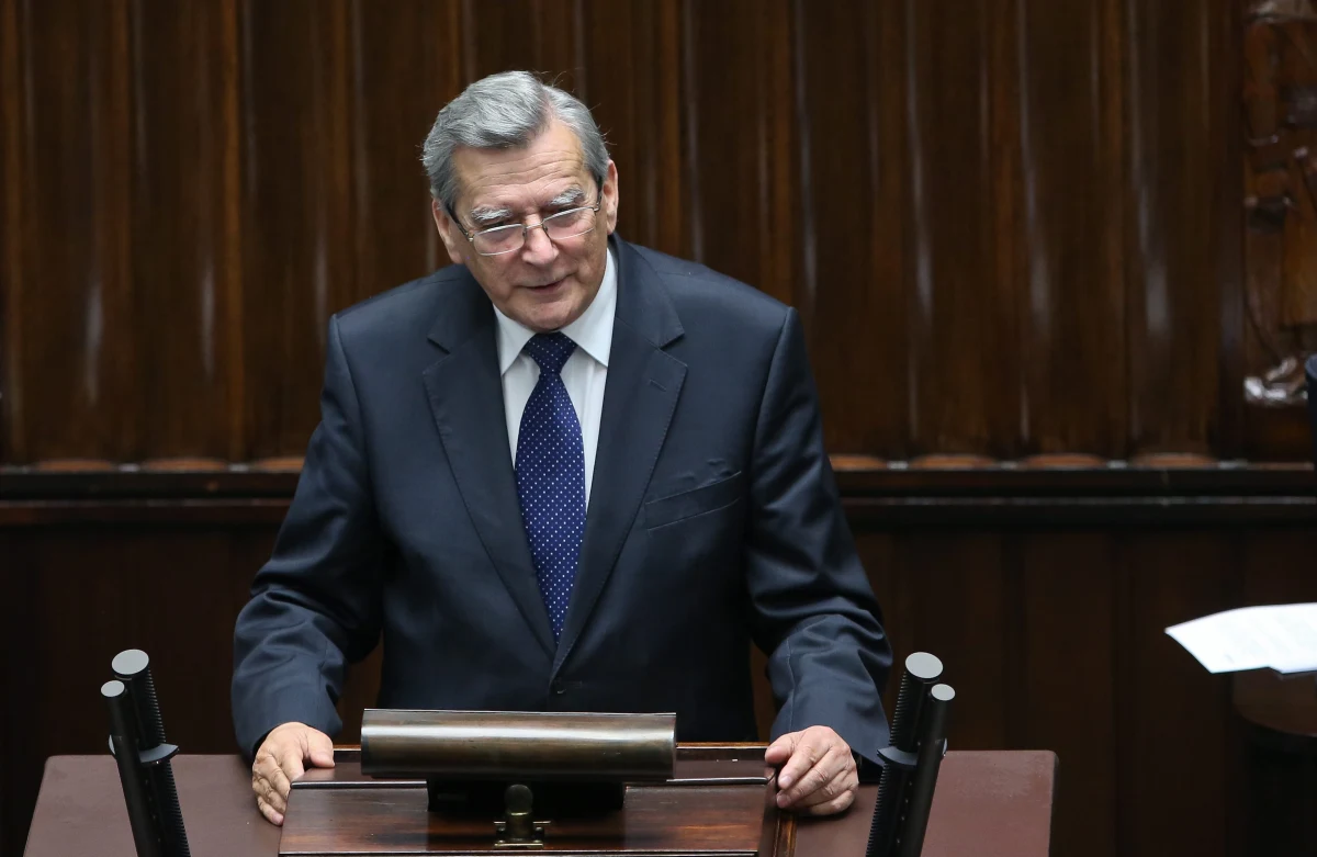 Były poseł Platformy Obywatelskiej, dotychczas niezrzeszony Andrzej Smirnow poinformował, że przeszedł do klubu PiS. Nie chciał mówić o powodach swojej decyzji. Ma o tym poinformować na piątkowej konferencji prasowej. 