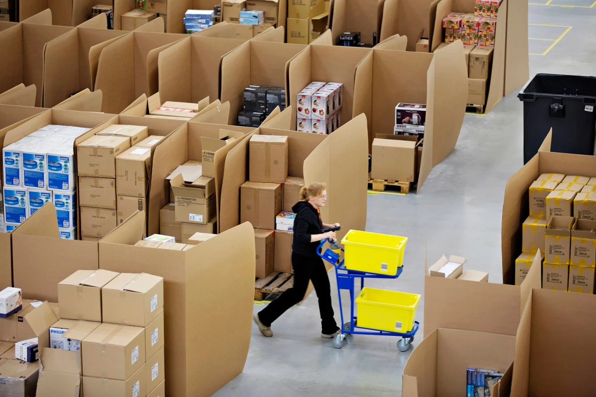 Firma sprzedaży wysyłkowej Amazon uzyskała od władz amerykańskich zezwolenie na testowanie samolotów bezzałogowych. Mają one być docelowo wykorzystywane do szybkiego dostarczania przesyłek do odbiorców.