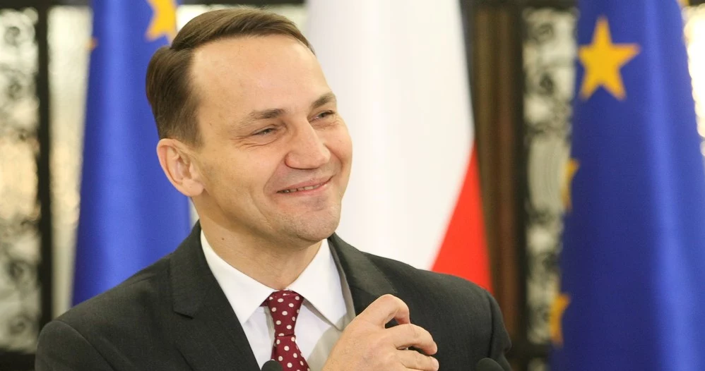 Radosław Sikorski ma prawo do 34 tysięcy zł odprawy