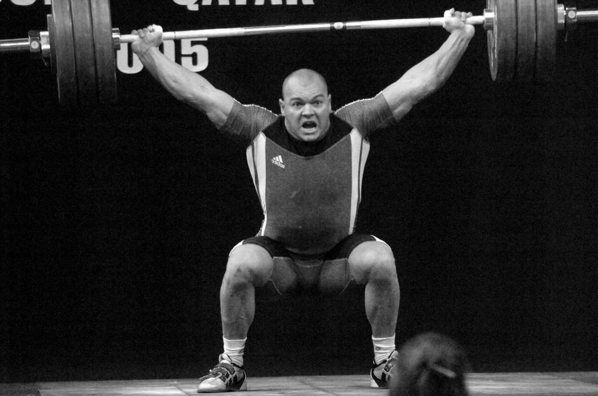 Mistrz olimpijski z Aten (2004) w podnoszeniu ciężarów w kategorii 94 kg Miłen Dobrew został znaleziony martwy w swoim domu w Płowdiw - poinformowało bułgarskie Ministerstwo Spraw Wewnętrznych. Dobrew miał 35 lat. 