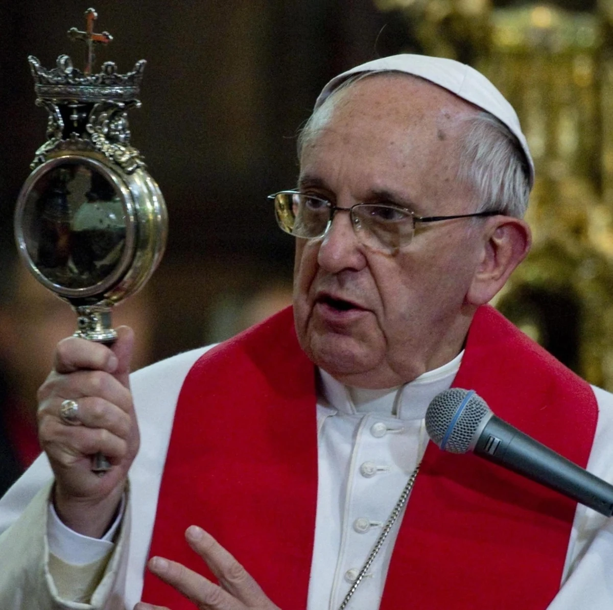 Włosi w wieku od 19 do 32 lat najbardziej ufają sobie (91 procent ankietowanych), najbliższej rodzinie (90 procent) i Franciszkowi (75,6 procent) – wynika z sondażu przeprowadzonego przez Instytut Toniolo w Mediolanie we współpracy z tamtejszym uniwersytetem katolickim. Eksperci podkreślają, że młodzież traktuje Franciszka niemal jak członka rodziny. 