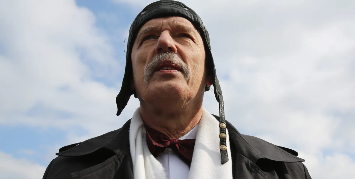 Należy znieść podatki dochodowy i od kupna sprzedaży, bo hamują rozwój gospodarczy i są motorem bezrobocia - mówił w Opolu kandydat na prezydenta RP, Janusz Korwin-Mikke. "Niestety inne podatki muszą pozostać, bo z czegoś trzeba utrzymać armię, policję, trochę urzędników" – zastrzegł. 