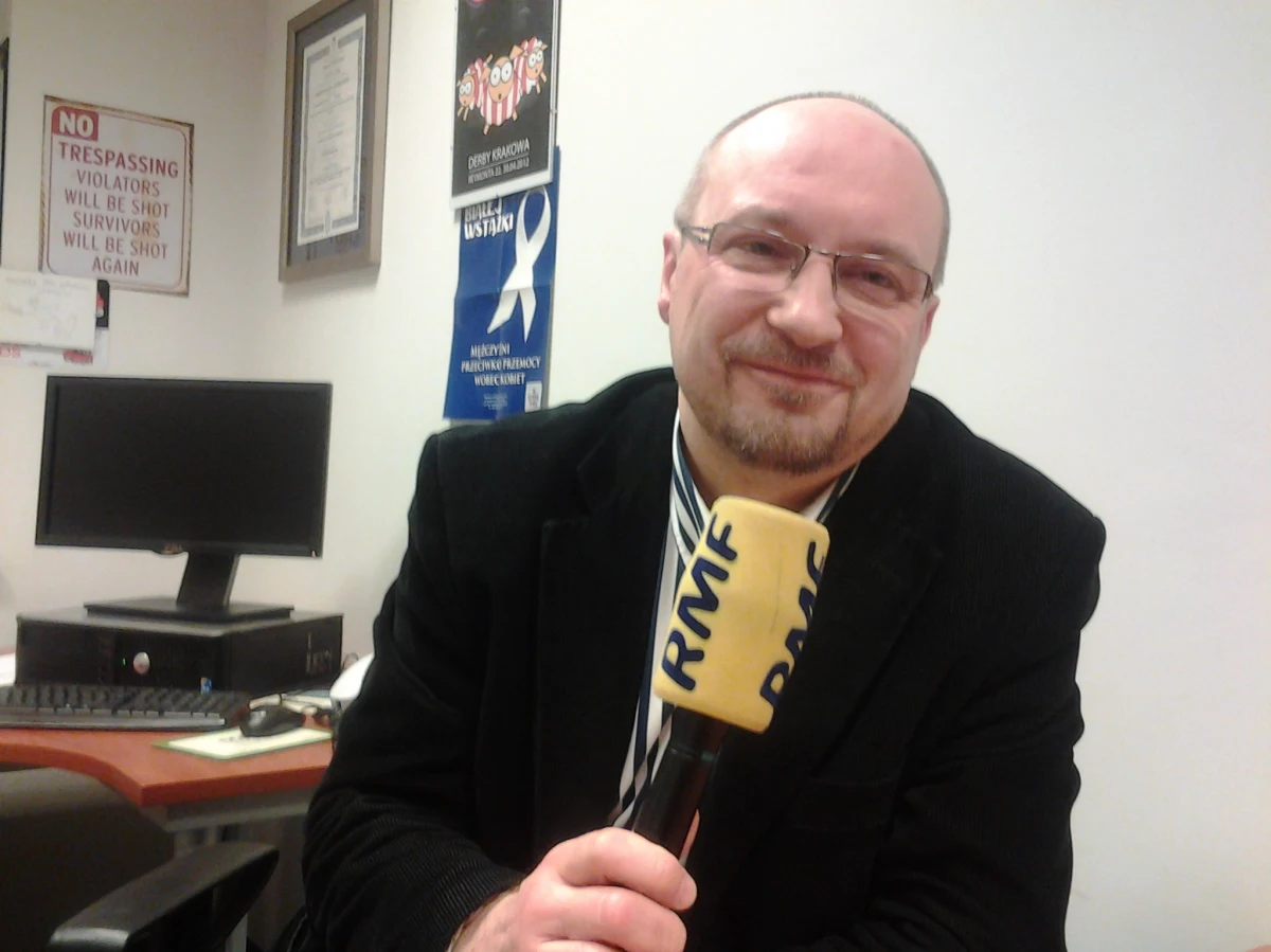 Jaki jest typowy polski kibic? Czym różni się od przeciętnego kibica z Niemiec, Anglii lub Holandii? Czy między współczesnymi kibicami z naszego kraju, a kibicami z okresu międzywojennego więcej jest różnic czy podobieństw? Między innymi o tym rozmawiamy z psychologiem społecznym, współautorem badań na temat zachowań kibiców w Polsce, Przemysławem Piotrowskim z Uniwersytetu Jagiellońskiego. 