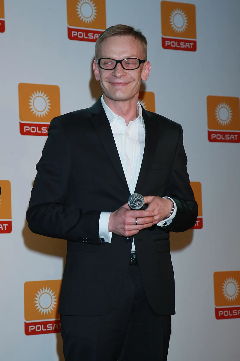 Kolejne małżeństwo w show-biznesie przechodzi do historii. Tym razem padło na Bartosza Żukowskiego znanego szerokiej widowni jako Walduś z popularnego serialu „Świat według Kiepskich” – informuje wtorkowy „Fakt”.