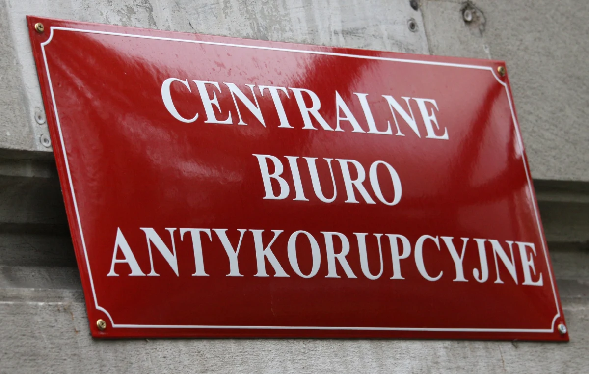 Mąż szefowej zarządu wojewódzkiego PSL na Podkarpaciu, współpracowniczki Jana Burego, jest wśród zatrzymanych przez CBA w związku z podejrzeniem wyborczej korupcji - dowiedział się nieoficjalnie reporter RMF FM. W sumie agenci zatrzymali 9 osób - cześć z nich usłyszała już zarzuty kupowania głosów podczas ostatnich wyborów samorządowych. Jak nieoficjalnie ustalił reporter RMF FM, wszyscy zatrzymani są powiązani z komitetami PSL. Sprawa dotyczy kilku niewielkich miejscowości województwa podkarpackiego.