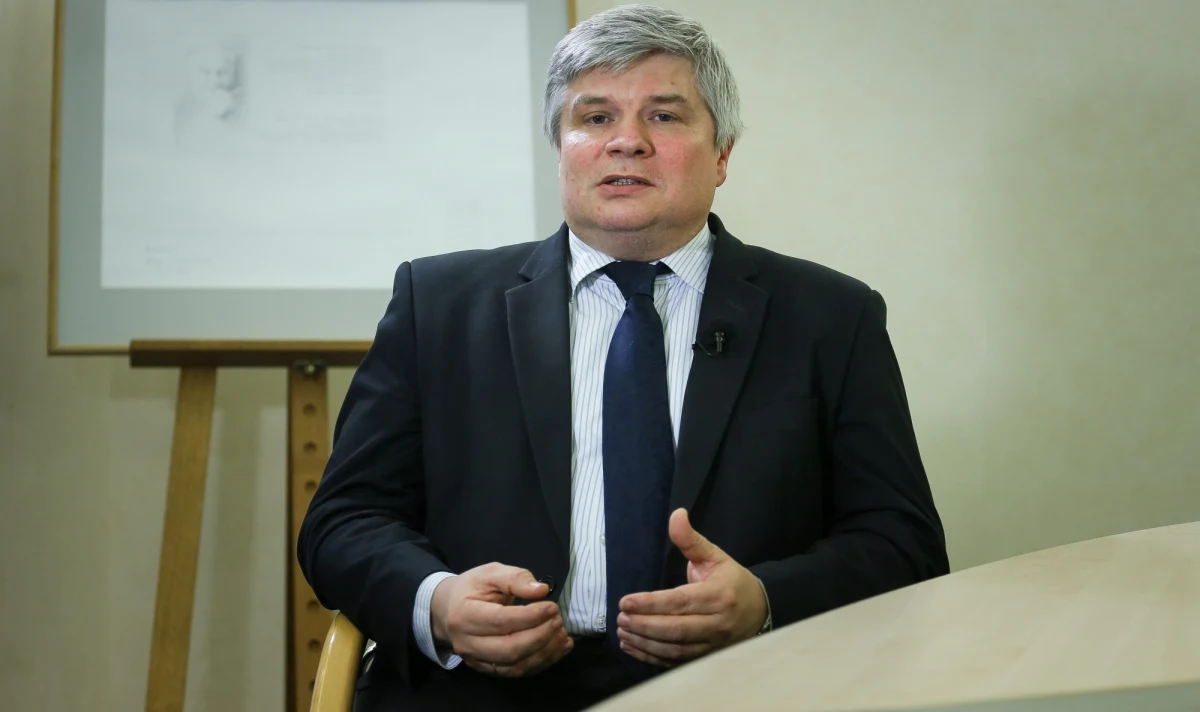 "Zakończyliśmy badanie. Zawsze jest możliwość wznowienia badania, jeśli pojawią się nowe fakty" - mówi w Kontrwywiadzie RMF FM szef Państwowej Komisji Badania Wypadków Lotniczych Maciej Lasek, pytany przez słuchaczy o to, czy komisja wznowi badanie przyczyn katastrofy smoleńskiej, jeśli wrak tupolewa wróci do Polski. 