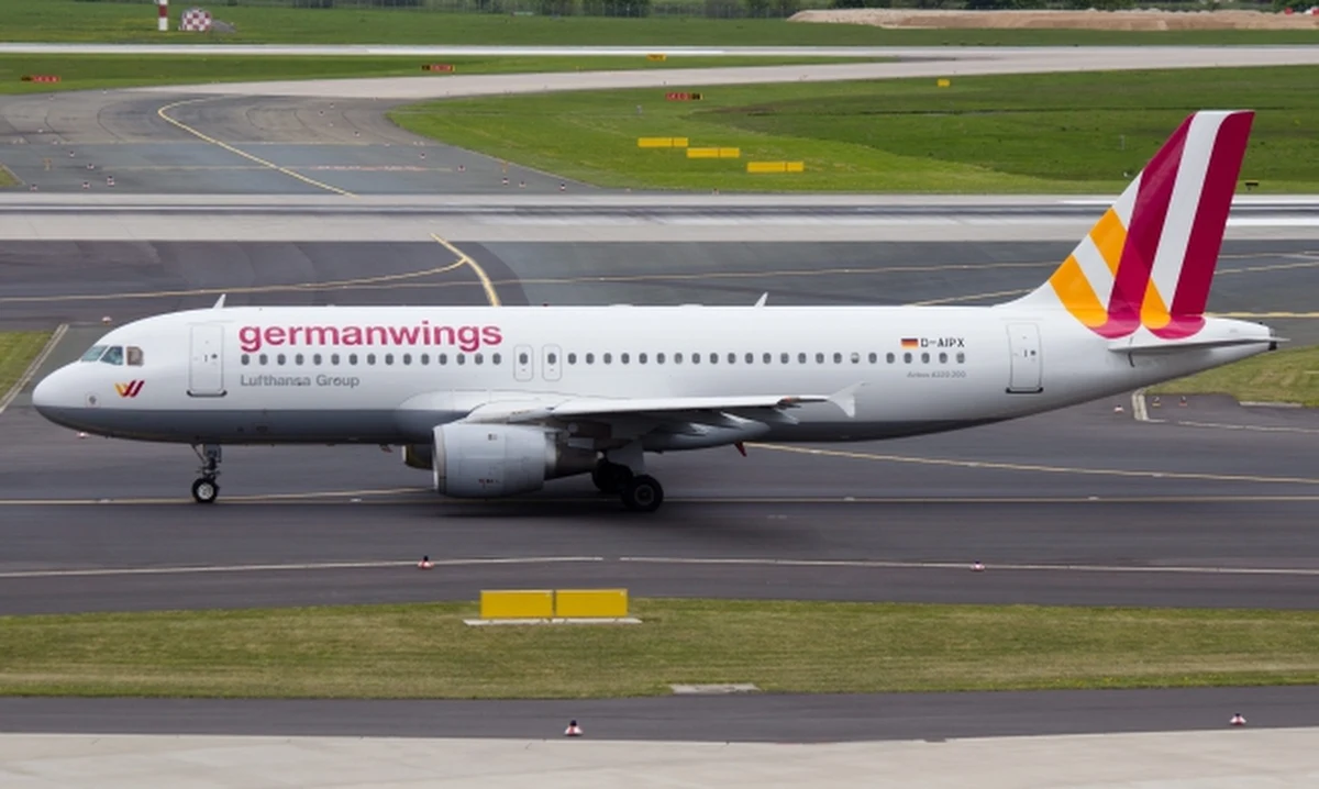 Piłkarze szwedzkiej drużyny piłkarskiej Dalkurd mieli być na pokładzie Airbusa A320, który rozbił się we wtorek we francuskich Alpach. Zespół kończył właśnie zgrupowanie w Barcelonie i zmierzał do szwedzkiego Borlänge, gdzie klub ma siedzibę. Na kilka chwil przed odlotem szczęśliwym trafem zmienili plany. Taką decyzję podjęli ze względu na perspektywę długiego oczekiwania na lotnisku w Dussoldorfie.