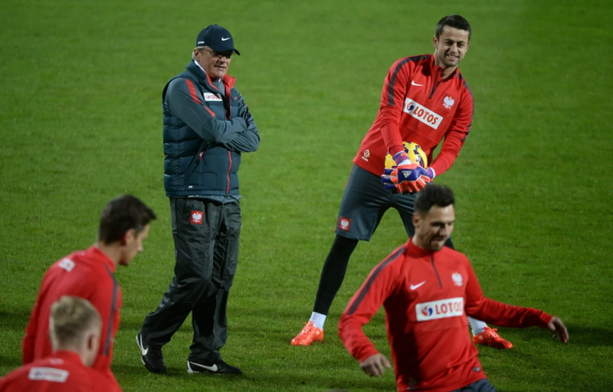 Pomocnik reprezentacji Irlandii i Evertonu Darron Gibson z powodu kontuzji nie zagra w niedzielnym meczu z Polską w Dublinie w eliminacjach mistrzostw Europy 2016. Na urazy narzeka też kilku innych czołowych piłkarzy z ekipy gospodarzy. To kolejny kłopot sztabu szkoleniowego reprezentacji Irlandii. 