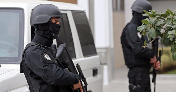 ​Zatrzymano 23 osoby podejrzane o powiązania z napastnikami, którzy 18 marca dokonali zamachu w muzeum Bardo w Tunisie. Wśród zatrzymanych jest jedna kobieta. Poszukiwane są jeszcze cztery osoby - poinformował  tunezyjski minister spraw wewnętrznych Mohammed Nadżim Gharsali. 
