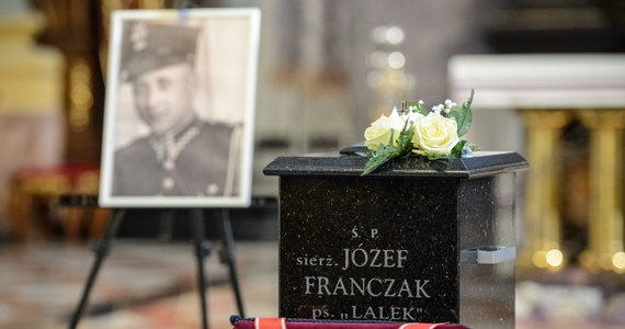 Dzisiaj do rodzinnego grobu w podlubelskich Piaskach złożono czaszkę ostatniego żołnierza antykomunistycznego podziemia zbrojnego - sierżanta Józefa Franczaka - „Lalka” zabitego w ubeckiej obławie 21 października 1963 roku w Majdanie Kozic Górnych. 