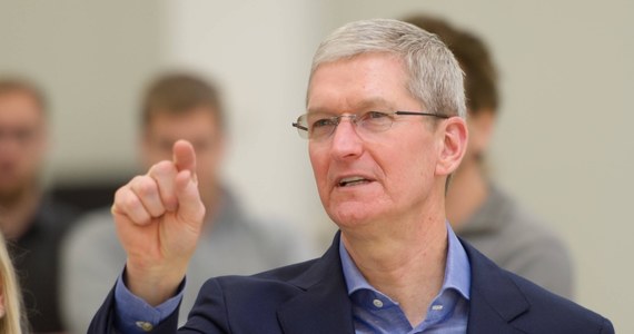 Szef koncernu Apple Tim Cook planuje przekazać swój szacowany na 785 mln dolarów majątek na cele charytatywne po tym jak sfinansował edukację jednemu z członków rodziny - twierdzi dwutygodnik biznesowy "Fortune". 