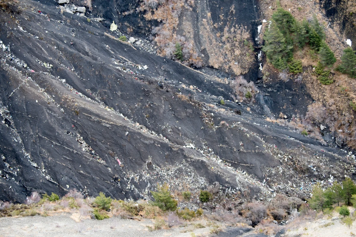 Niemiecka prokuratura poinformowała, że drugi pilot airbusa Germanwings, który we wtorek rozbił się w Alpach ukrył, był na zwolnieniu lekarskim w dniu katastrofy. W domu Andreasa Lubitza znaleziono potwierdzające to zaświadczenie.