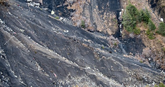 Niemiecka prokuratura poinformowała, że drugi pilot airbusa Germanwings, który we wtorek rozbił się w Alpach ukrył, był na zwolnieniu lekarskim w dniu katastrofy. W domu Andreasa Lubitza znaleziono potwierdzające to zaświadczenie.