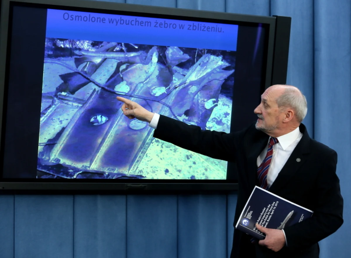 Ustalenia prokuratury ws. przyczyn katastrofy w Smoleńsku nie mają nic wspólnego z ustalonymi dotychczas faktami. Jej działania mają podłoże polityczne - powiedział szef parlamentarnego zespołu ds. katastrofy smoleńskiej Antoni Macierewicz (PiS). 