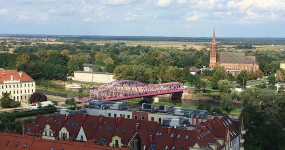 Głogów na Dolnym Śląsku - z różowym mostem, tajemniczymi budowlami obronnymi i odbudowywaną starówką, którą w 1945 roku zrównano z ziemią - to nasz kolejny przystanek w ramach cyklu Twoje Miasto w Faktach RMF FM. To jedno z najstarszych miast w Polsce. 
