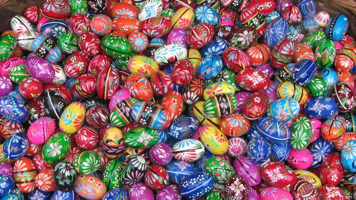 Na Rynku Głównym w Krakowie trwają tradycyjne Targi Wielkanocne! Udział w nich zapowiedziało około 60 kupców, reprezentujących nie tylko Małopolskę, ale również inne regiony Polski. W ramach targów odbyło się m.in. malowanie pisanek z RMF FM - nasze radio jest bowiem patronem medialnym imprezy.