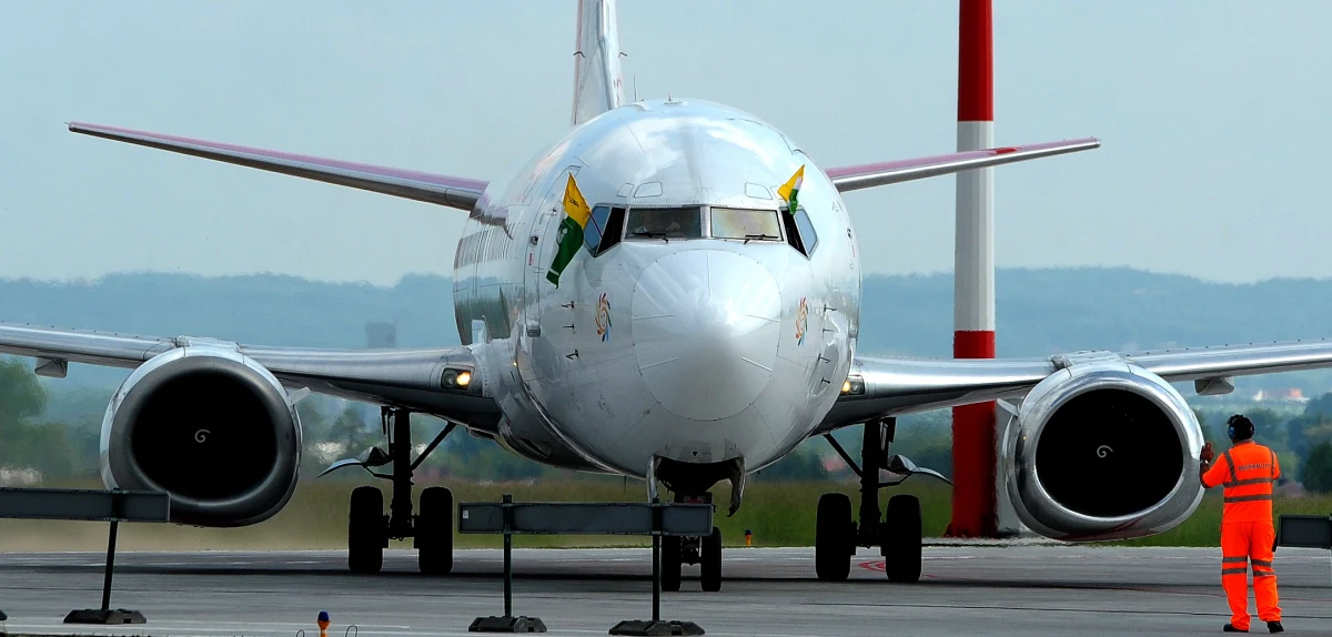 Po godz. 15 na warszawskim lotnisku Chopina wylądował samolot LOT-u, który zawrócił z trasy do Stambułu. Maszyna miała usterkę drzwi - jedna z uszczelek była nieszczelna. Powrotu na lotnisko domagali się pasażerowie. Informację o samolocie krążącym nad Lubelszczyzną dostaliśmy na Gorącą Linię RMF FM.