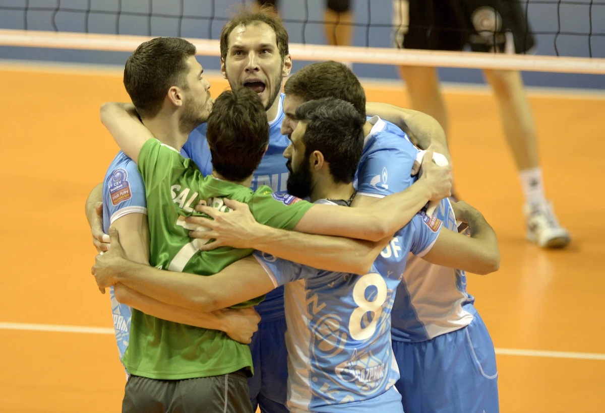 W pierwszym meczu rozgrywanego w stolicy Niemiec Final Four Ligi Mistrzów siatkarzy Zenit Kazań wygrał 3:1 (26:24, 21:25, 25:22, 25:15) z Berlin Recyvling Volleys. Zenit w niedzielę zagra o złoto, a gospodarze turnieju będą walczyć o brązowe medale.