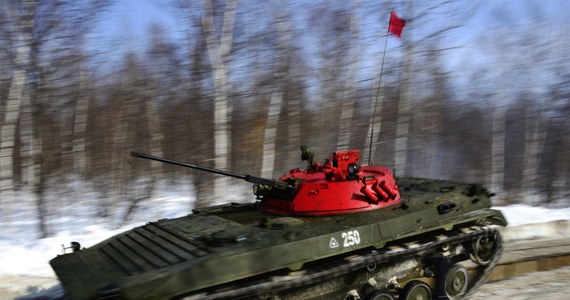 400 czołgów i wozów pancernych przerzucanych w dowolne miejsce na świecie w ciągu 7 godzin - Rosja planuje stworzenie takiej grupy wojsk w ciągu dekady. Na razie żaden kraj nie posiada możliwości przerzucania tak dużej grupy wojsk w tak krótkim czasie.