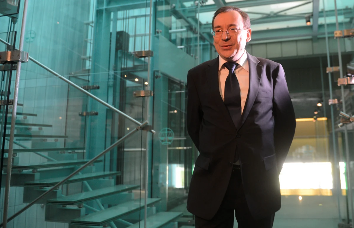 Warszawski sąd rejonowy uznał, że Mariusz Kamiński jest winny przekroczenia uprawnień w "aferze gruntowej" w 2007 roku. Sąd skazał byłego szefa CBA na trzy lata więzienia. Kamiński ma także 10-letni zakaz zajmowania stanowisk w urzędach publicznych. Na trzy lata więzienia został także skazany były wiceszef Biura Maciej Wąsik. Byli dyrektorzy Zarządu Operacyjno-Śledczego CBA Grzegorz Postek i Krzysztof Brendel zostali skazani na dwa i pół roku więzienia.