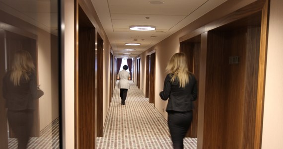 Zawaliła się jedna ze ścian nowo budowanego hotelu Hilton we Wrocławiu. Przyczyną był silny wiatr - poinformowała dolnośląska straż pożarna. 