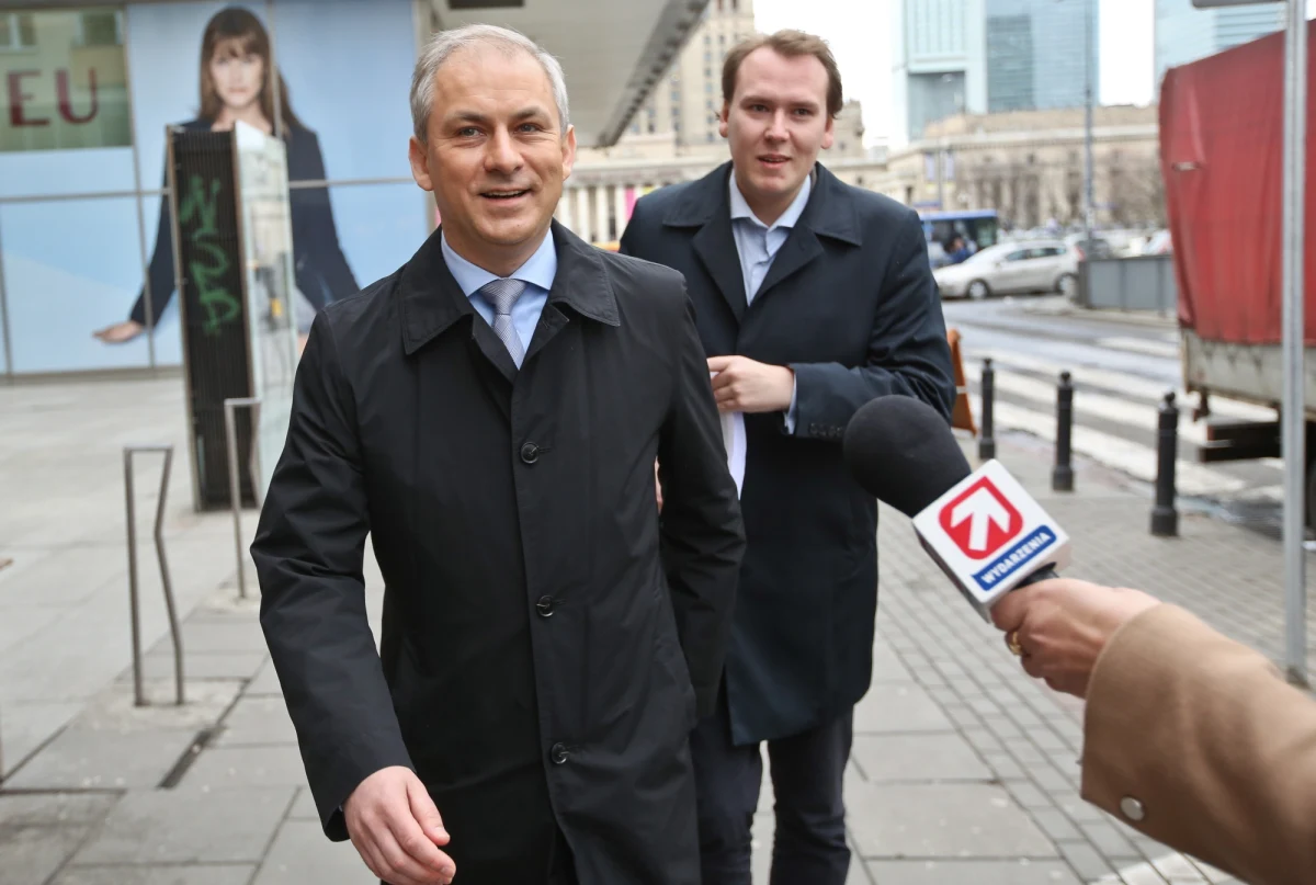 "SLD staje się partią dyktatorską, nie chcę być w takiej partii" - tak dzisiejszy wyrok sądu partyjnego w swojej sprawie przyjął b. szef Grzegorz Napieralski. Ocenił przy tym, że obecny lider SLD Leszek Miller staje się "niedemokratą", zamyka mu usta i de facto wyrzuca z SLD. 