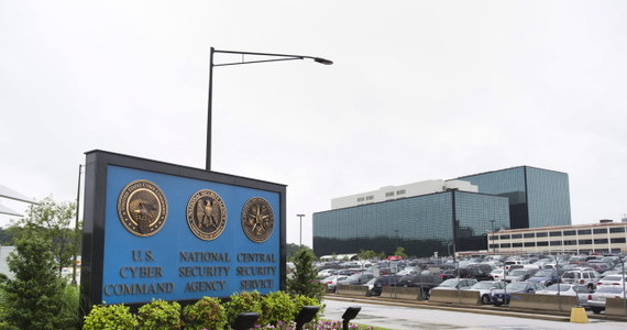 Co najmniej jedna osoba zginęła podczas próby szturmu na siedzibę amerykańskiej Agencji Bezpieczeństwa Narodowego (NSA) w wielkim obiekcie wojskowym Fort Meade w stanie Maryland. Agencja Reutera informuje, że jeden z napastników został zabity, a drugi jest ciężko ranny. 