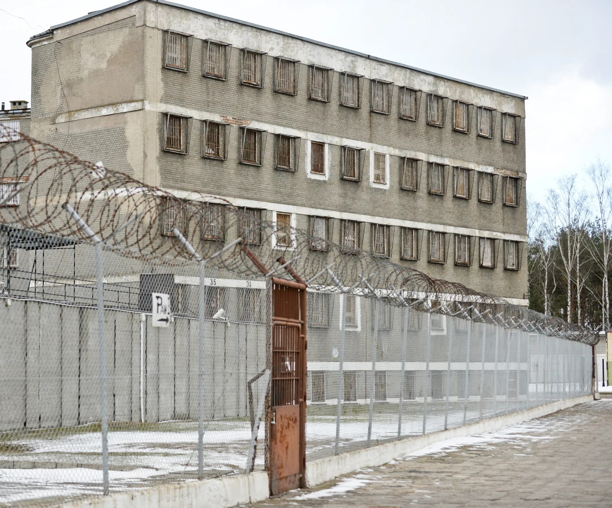 Wielka obława trwa w Wirginii w Stanach Zjednoczonych. Z jednego z aresztów uciekł uzbrojony więzień. Jak podaje amerykańska policja, poszukiwany uciekł z konwoju. 